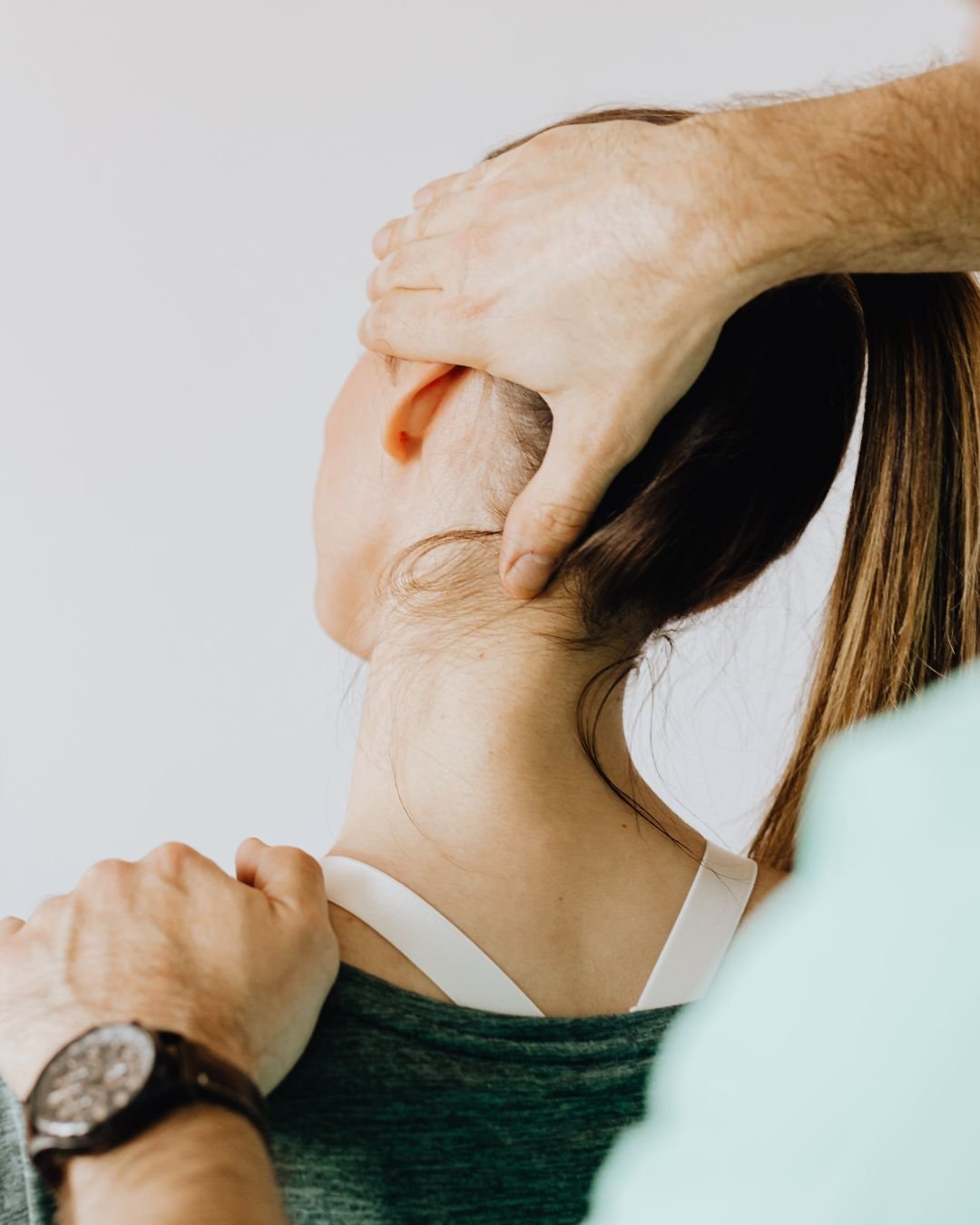 Tratamiento de osteopatía en Clínica Fisan Madrid mediante terapia manual